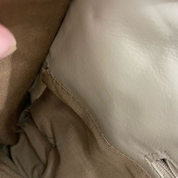 Etienne Aigner cream taupe color leather handbag purse with gold accents - Picture 3 of 16